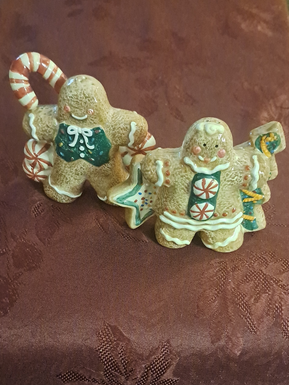 Holiday Sakura Gingerbread Cookie Ceramic Pair Salt & Pepper Shakers
